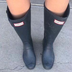 navy blue hunter boots with white socks